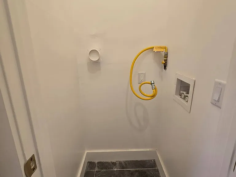 50 Grace St #3R — Photo 8