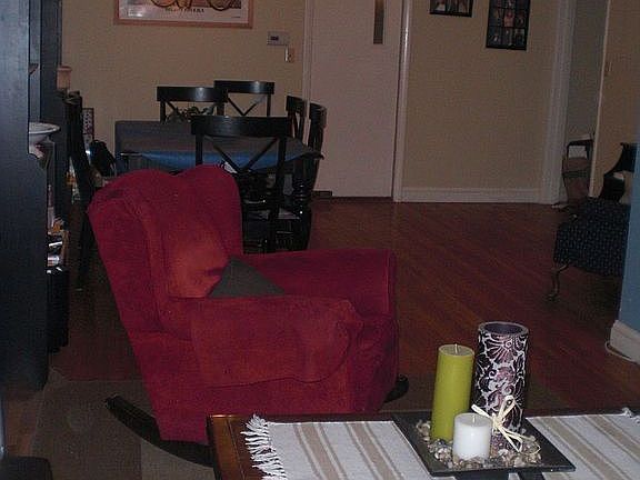 spacious lvng/dining area