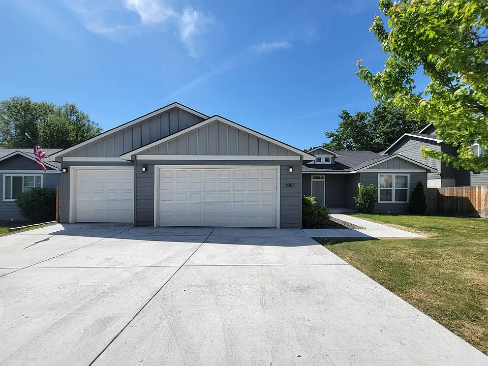 1951 W 39th Ave
