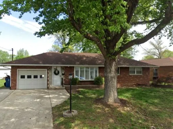224 Hy Vista Dr, Alton, IL 62002