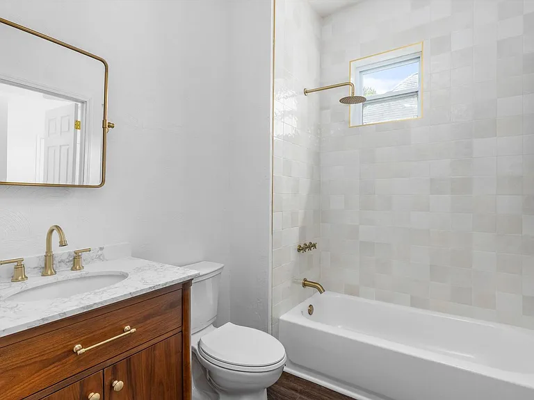 410 W 29th St — Photo 25