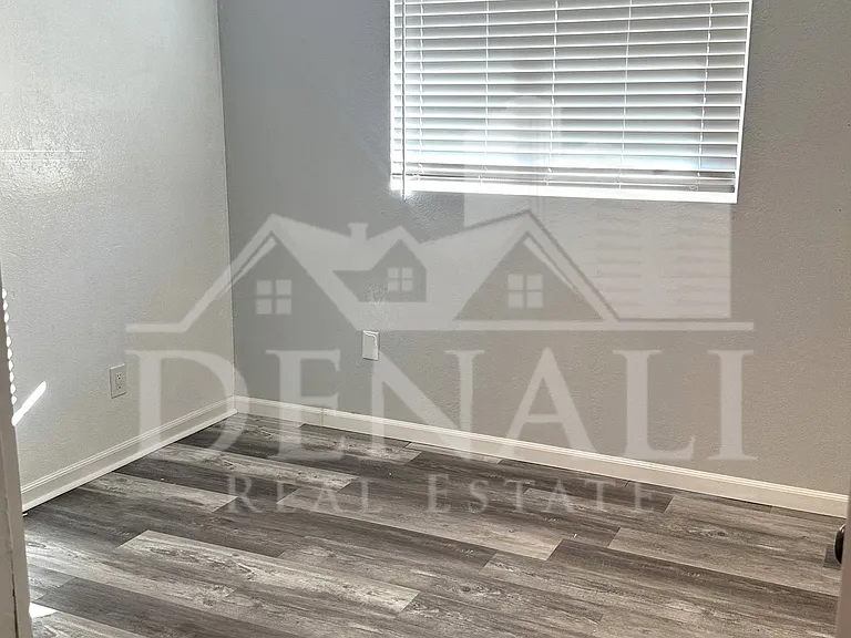 216 E Carol Ave — Photo 15