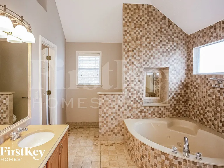 10258 Spruce Grove Ln — Photo 9