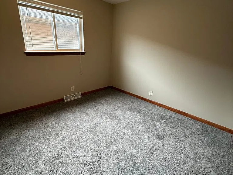 Evergreen Terrace Apartments — Photo 21