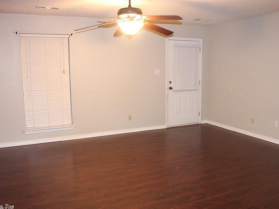 3rd image of 31 Deerfield Dr