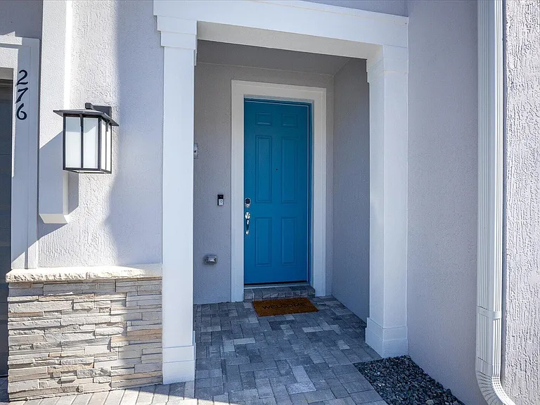 276 SW Sally Way — Photo 4