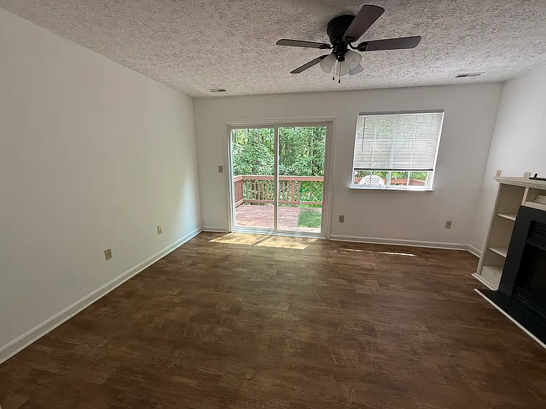 22570 Lower Kells Ln — Photo 3