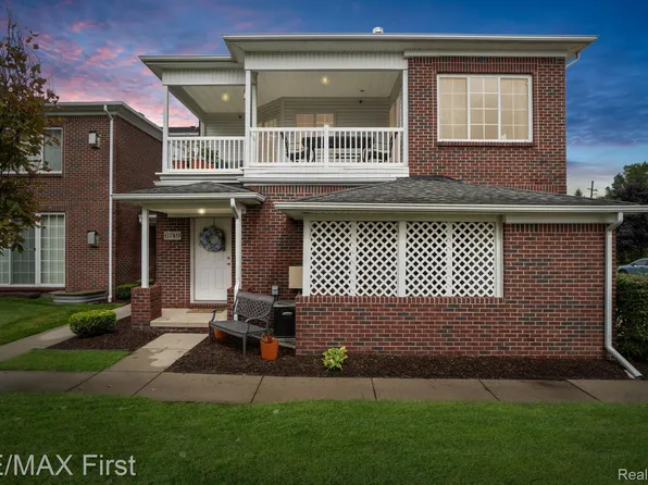 6749 Boulder Pointe Dr, Washington, MI 48094