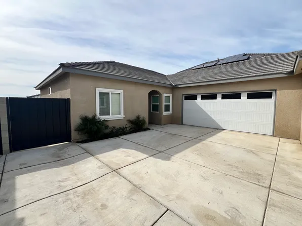 8613 Frankie Lou St #B, Bakersfield, CA 93314