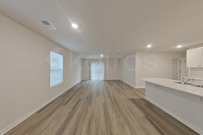 113 Inez Ave — Photo 4