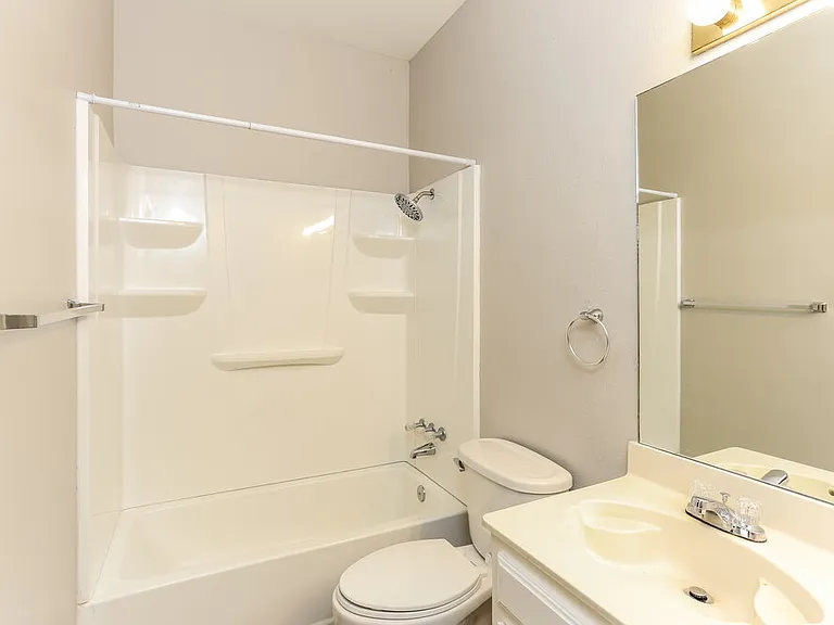 704 Brookhaven Dr — Photo 12