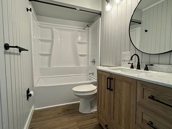2nd image of 4822 Sylvan Ct