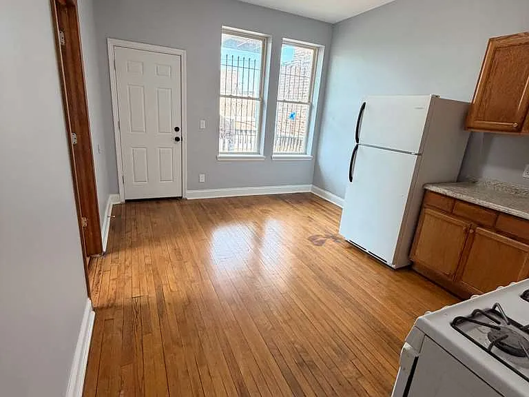 1555 S Millard Ave #2R — Photo 6