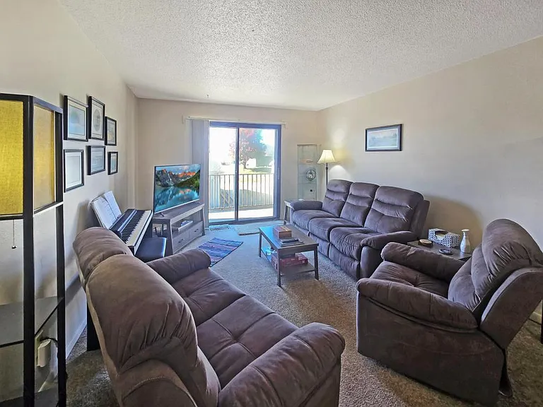 3201 Emerson St — Photo 2