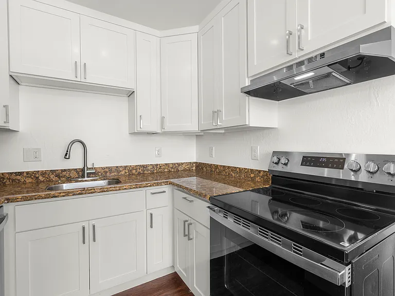 The Edgeworth Apartments — Photo 5