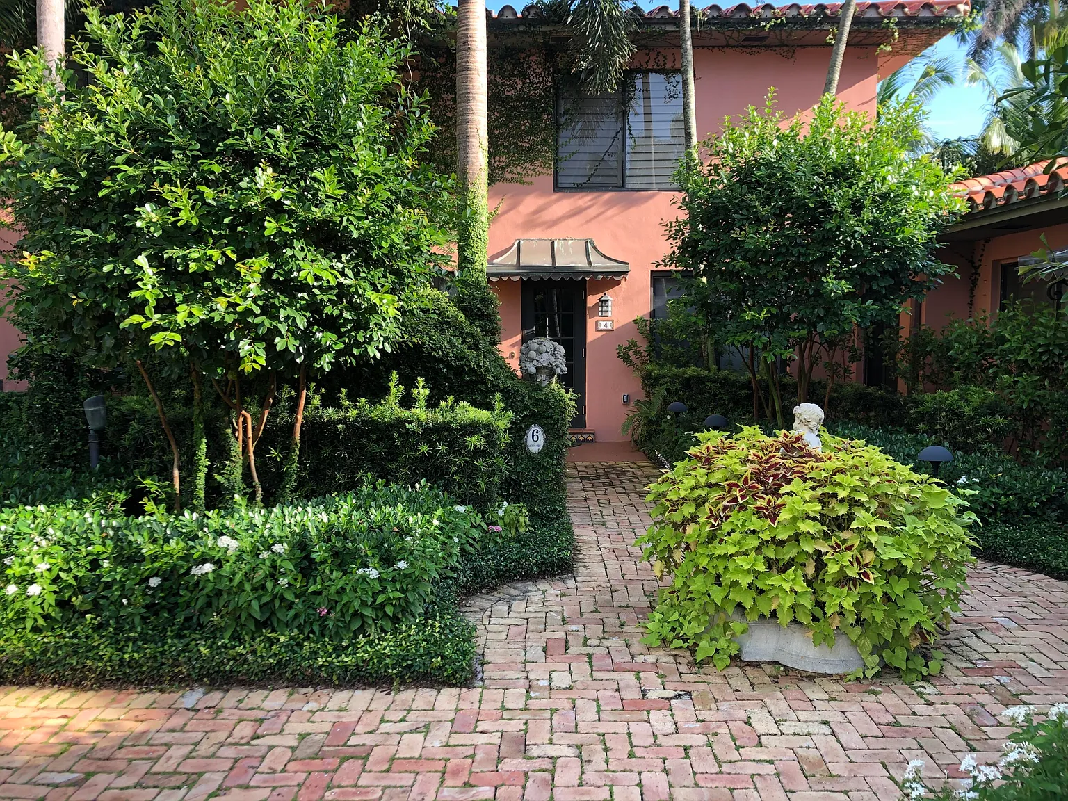 2 bed, 2.0 bath, 903 sqft, $17,500 — Photo 1