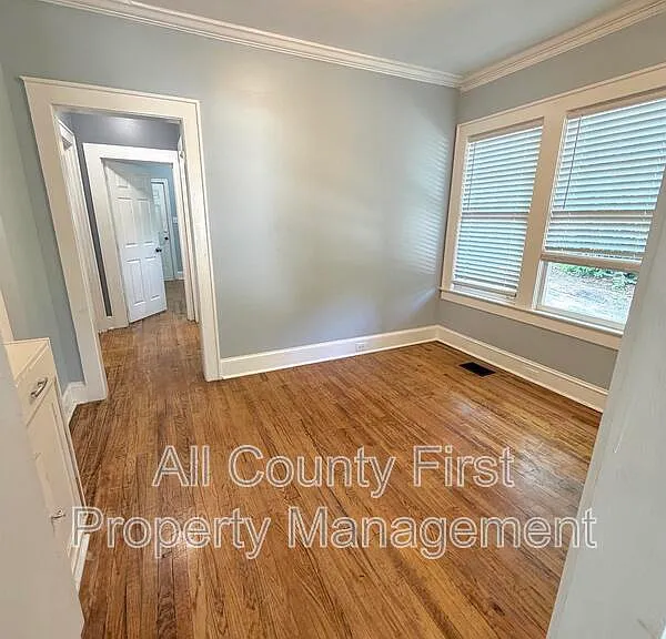 980 Woodland Ave SE — Photo 6