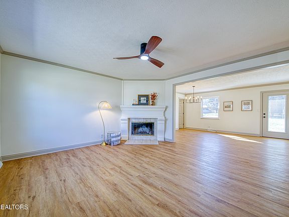 4th image of 313 Barbara Ln