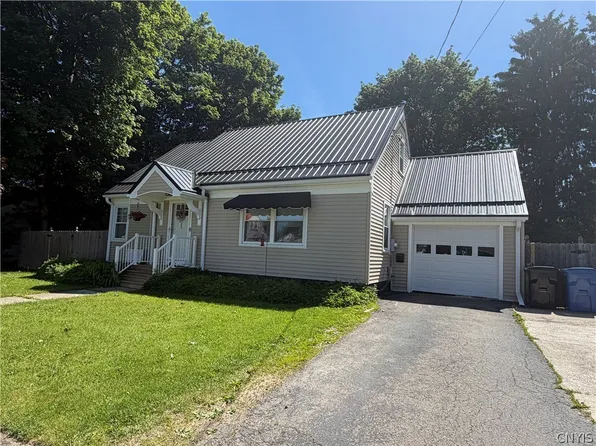 25 Yong St, Cortland, NY 13045