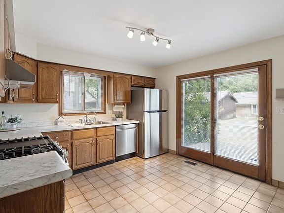 5th image of 1103 W Hillgrove Ave