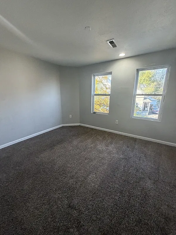 2 bed, 1.0 bath, 704 sqft, $1,050 — Photo 4