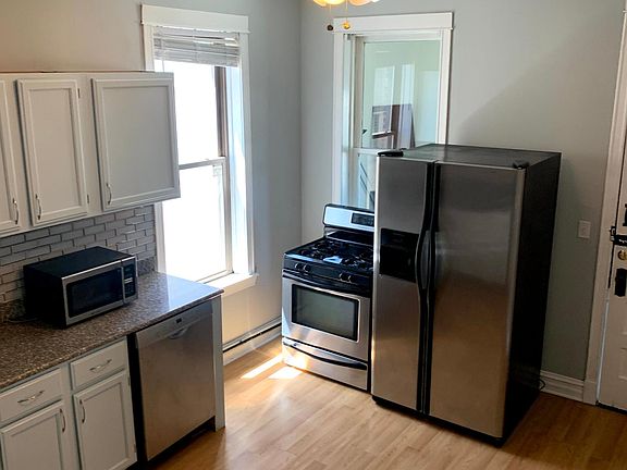 3rd image of 1626 N Rockwell St APT 3