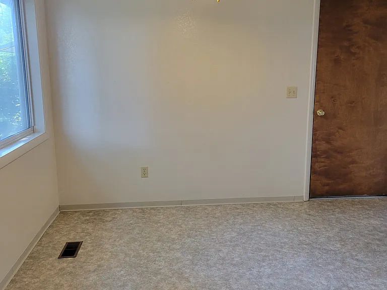 2425 Wildflower Dr — Photo 5