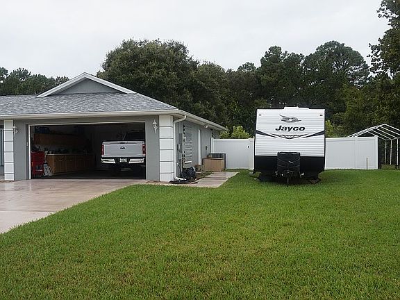 3rd image of 406 Wildwood Dr