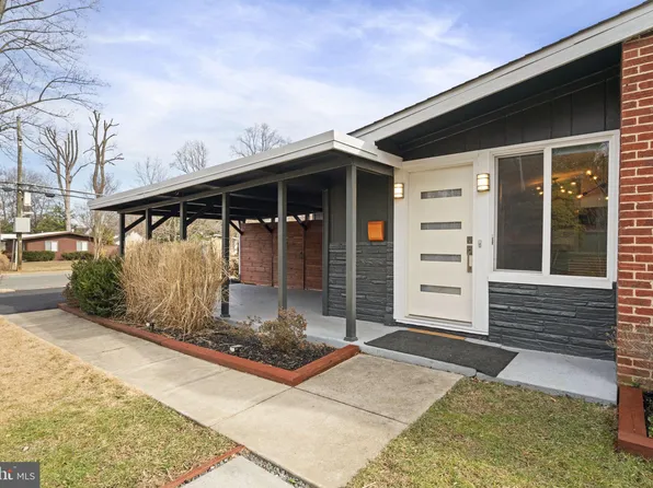 7815 Holmes Run Dr, Falls Church, VA 22042