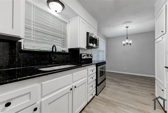 1228 Chippendale Dr — Photo 1