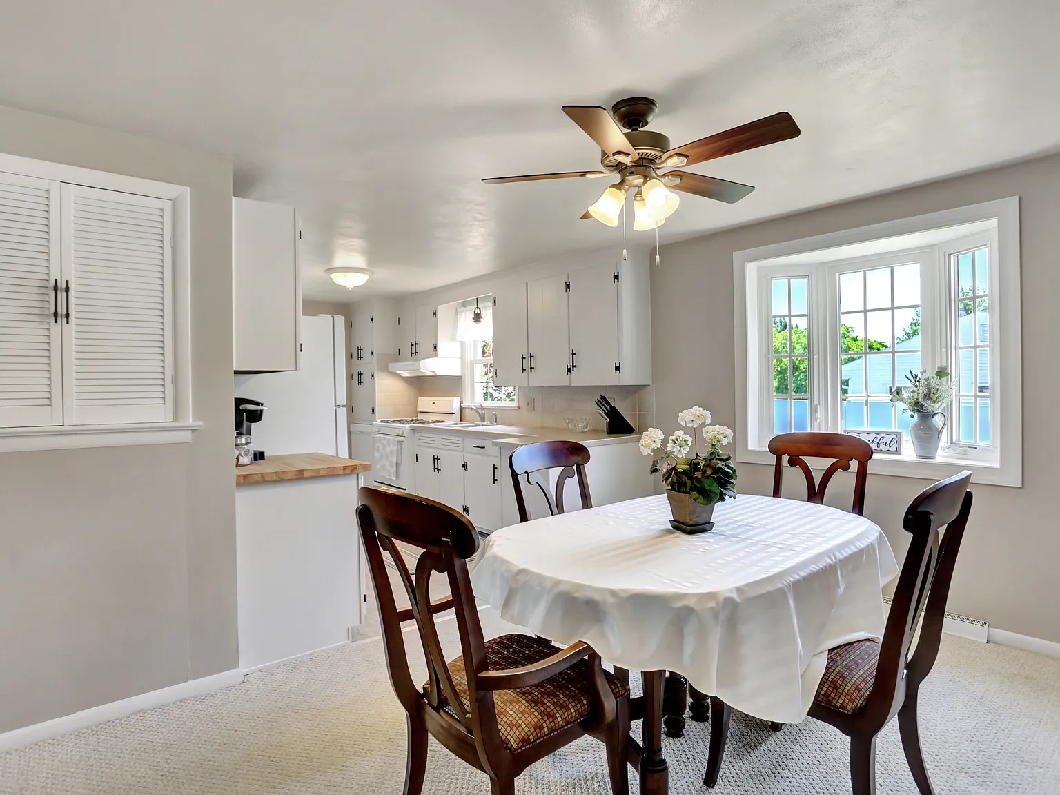 216 Lincoln Dr — Photo 4