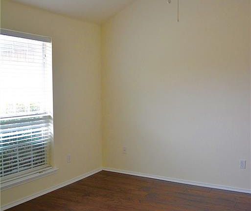 2nd image of 2020 Lennox Ln