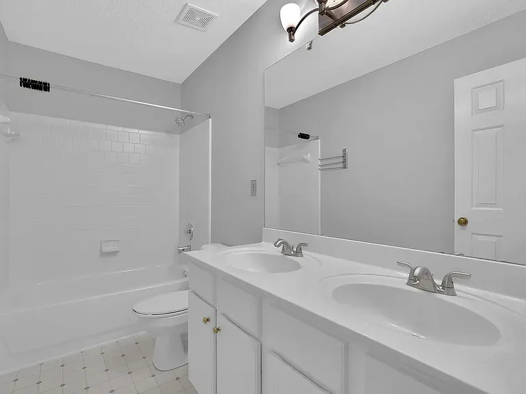 440 Chippenham Ct — Photo 27