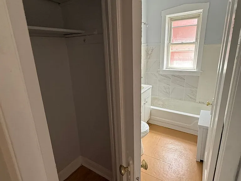 SPACIOUS 2 BEDROOM APARTMENTS AVAILABLE — Photo 7