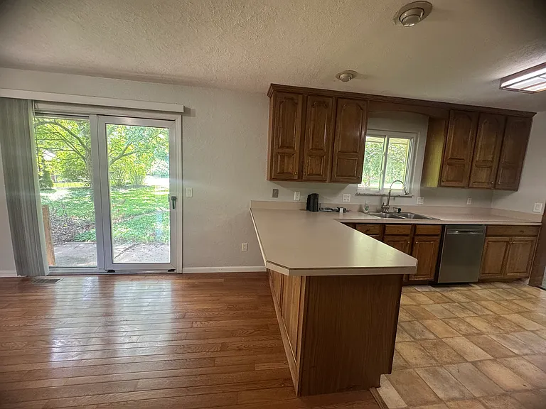 2579 Richmar Dr — Photo 6