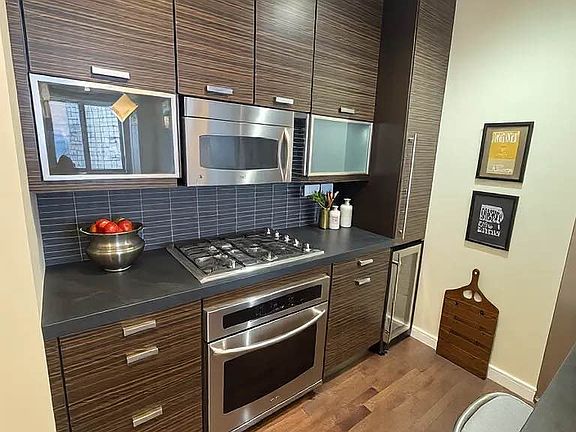 5th image of 101 W 24th St APT 17H