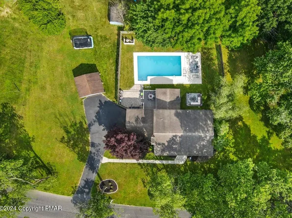 403 Norton Rd, Stroudsburg, PA 18360