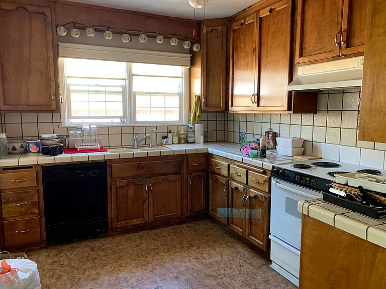 1111 W Elm St — Photo 3