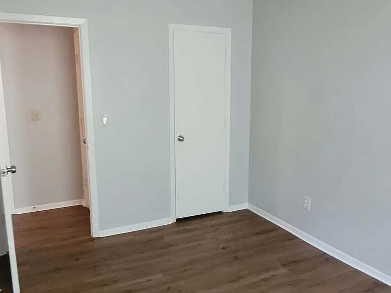 1217 Lakeview Xing — Photo 13