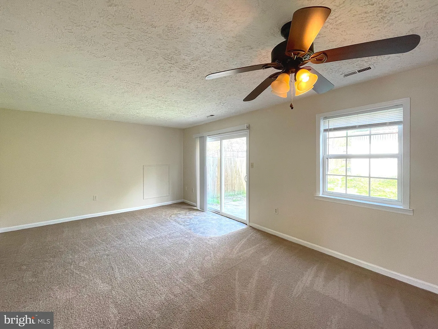2 bed, 2.5 bath, 1120 sqft, $1,550 — Photo 4
