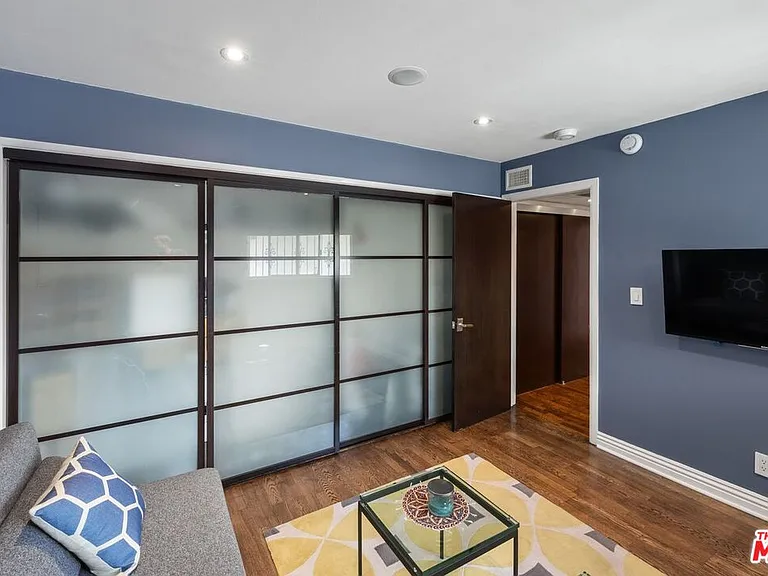 2260 N Cahuenga Blvd #502 — Photo 36
