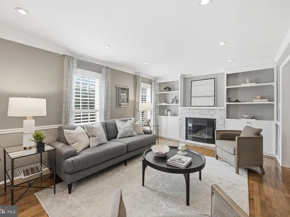 2304 Locust Ridge Ct, Falls Church, VA 22046