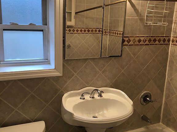 4th image of 1012 Revere Ave #3C
