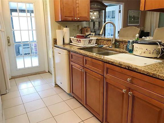 4th image of 5567 Garden Grove Cir