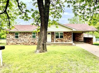 818 Cedar Ln, Okmulgee, OK 74447