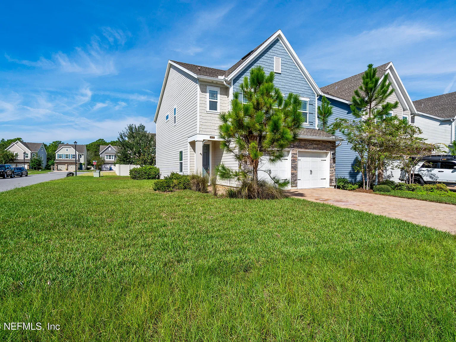 3 bed, 2.5 bath, 1910 sqft, $2,350 — Photo 2