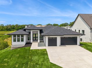 4766 148th St, Urbandale, IA 50323