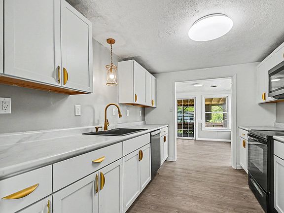5th image of 2527 Riverside Dr