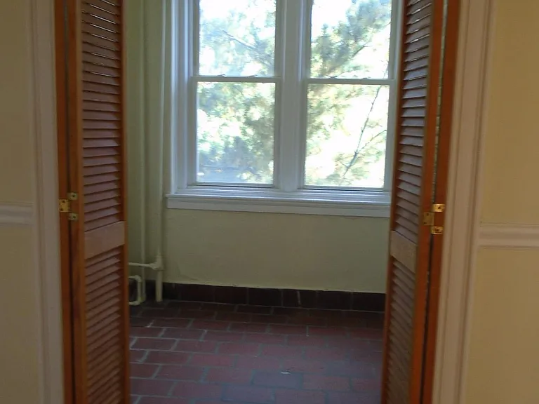 Craigie Cir — Photo 18