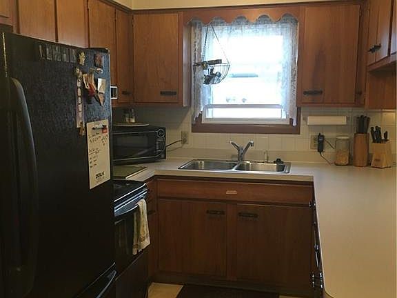 4th image of 145 Sharon Dr